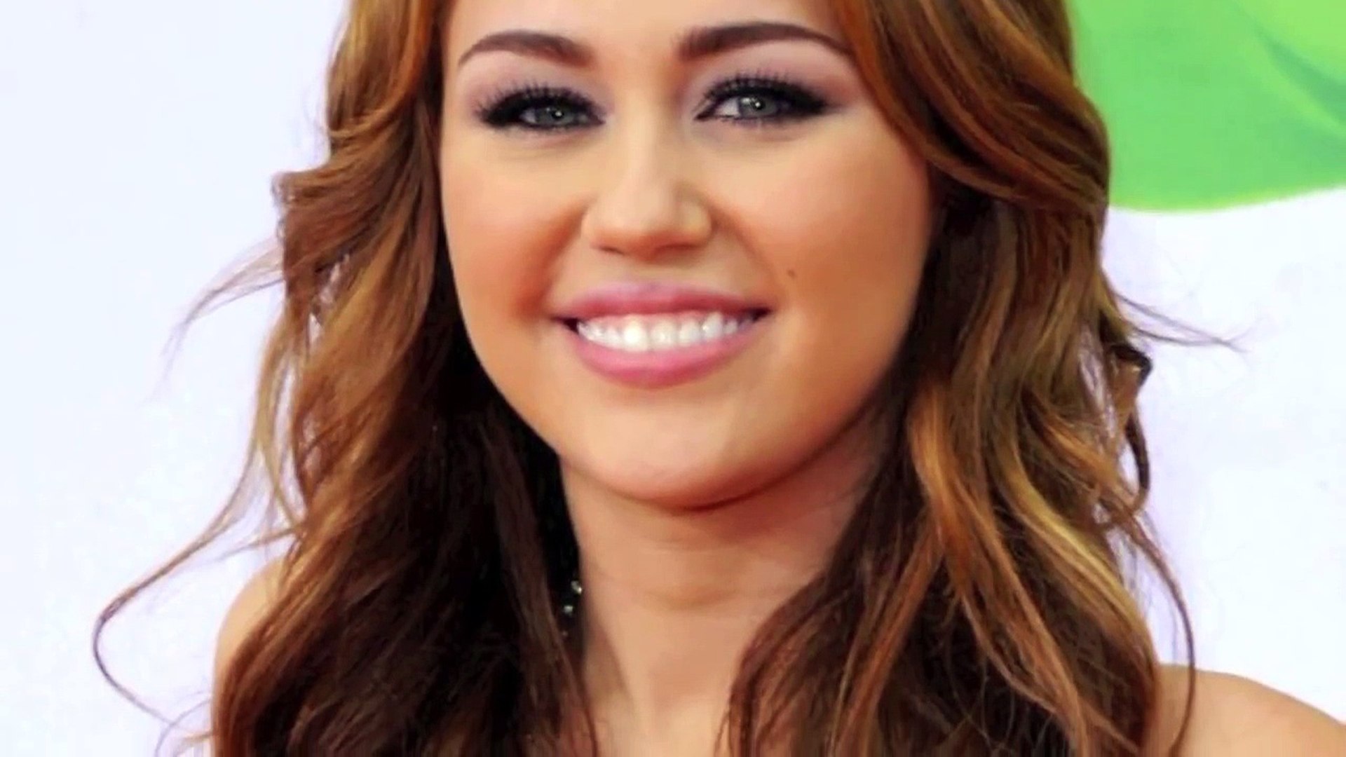 ⁣Miley Cyrus Makeup Transformation