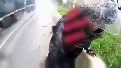 Couple de motards chute - vidéo Dailymotion