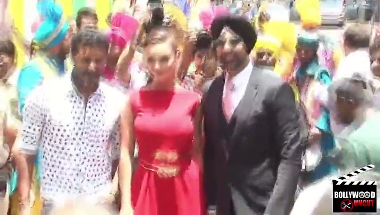 AIRLIFT Official Teaser _ Akshay Kumar_ Nimrat Kaur RELEASES On 18th Nov 2015