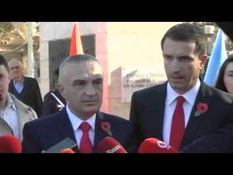 Report TV - Çlirimi i Tiranës, Meta e Veliaj homazhe tek Ushtari i Panjohur