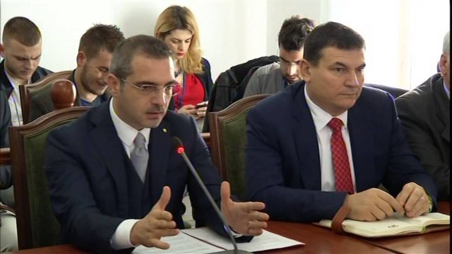 Përplasja Tahiri-Noka. Ministri: Lë policë pleqtë. Ish-ministri: Je një debil!