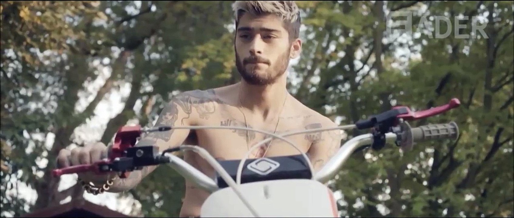Zayn Malik - FADER Cover Star [LEGENDADO] #CZBRVideos