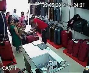 Kadın hırsız kameraya yakalandı