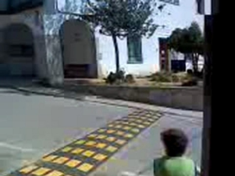 Mikel adelanta cotxa