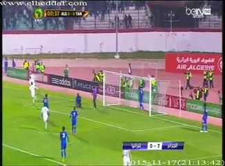 Les supporters Algériens embrassent Brahimi en pleine interview!