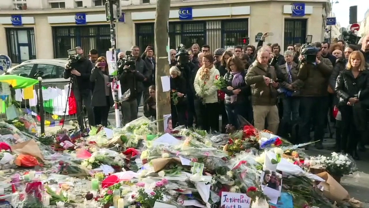 Schweigeminute für Opfer der Anschläge von Paris