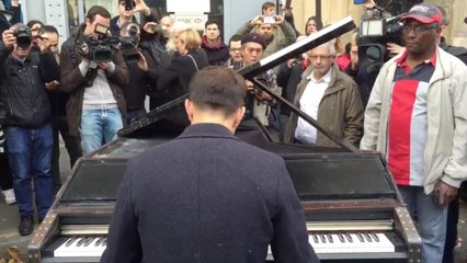 Six touching moments as the world copes with Paris attacks