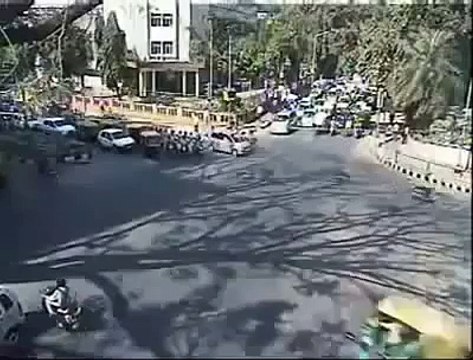 Live Road Accident on Bangalore India CCTV live accidents in indian highway