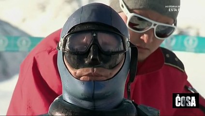 Sobrevive 14 minutos sin respirar bajo el hielo - Supermán bajo el hielo