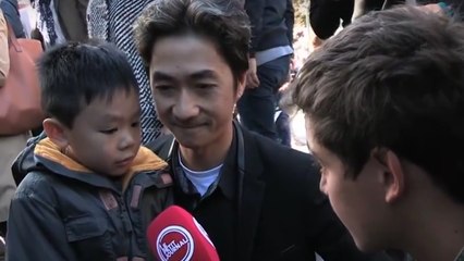 Dad Comforts Kid After Paris Terrorist Attacks | What's Trending Now