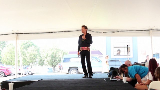 Bill Rinehart sings 'Kentucky Rain' Elvis Week 2015