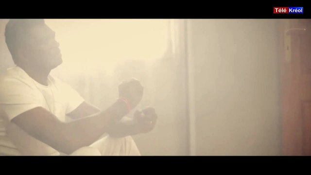 tele kréol en live de Ile de la reunion island (AUTO-RECORD) (2015-11-18 04:50:23 - 2015-11-18 04:51:52)