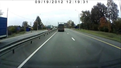 これがトレーラーの超急ブレーキだ。ドライブレコーダー