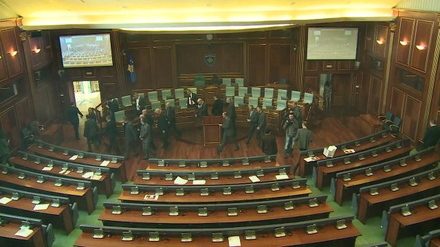 Mayhem in Kosovo parliament over Serbia agreement