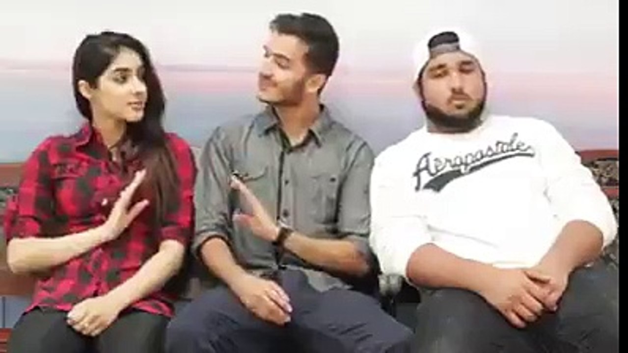 Boy Sleeping On sholder vs girl sleeping