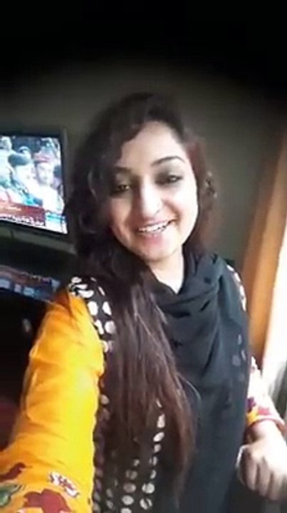 hot girl singing