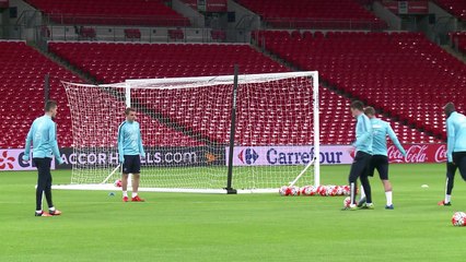 Francia juega en Inglaterra tras los atentados en París