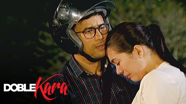 Doble Kara: Sebastian comforts Kara