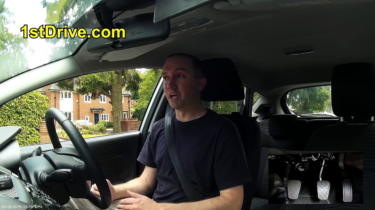 Clutch control at roundabouts driving lesson. When to go at roundabouts.