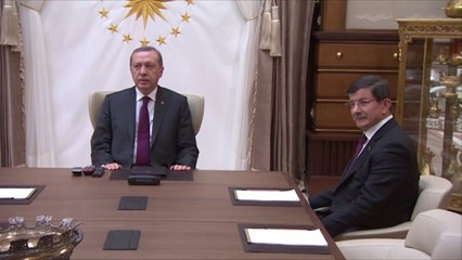 تكليف رئيس حزب العدالة والتنمية بتشكيل الحكومة التركية