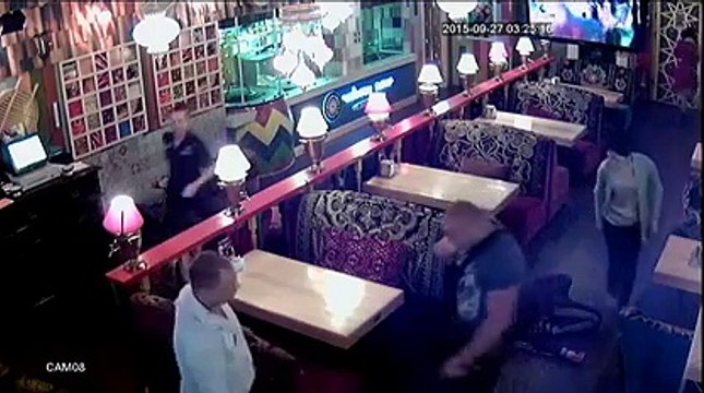 Baston entre deux groupes militaires - KO violent