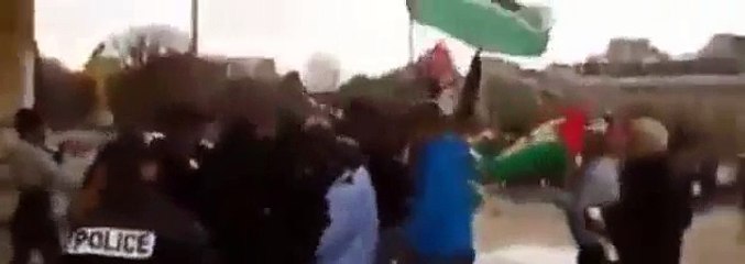 ​البولساريو تعتدي على مغربي لانه رفع الراية المغربية بفرنسا