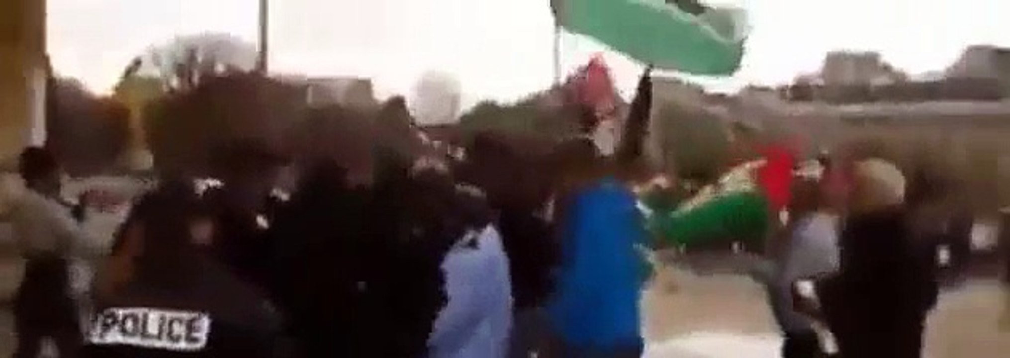 ​البولساريو تعتدي على مغربي لانه رفع الراية المغربية بفرنسا