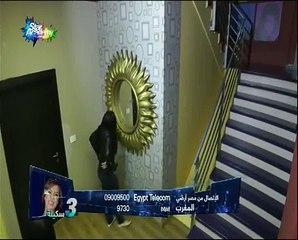 أش هاد الحالة ؟؟ المغربية سكينة كتبكي و كضرب راسها مع الباب حيت دازت نومني فستار أكاديمي