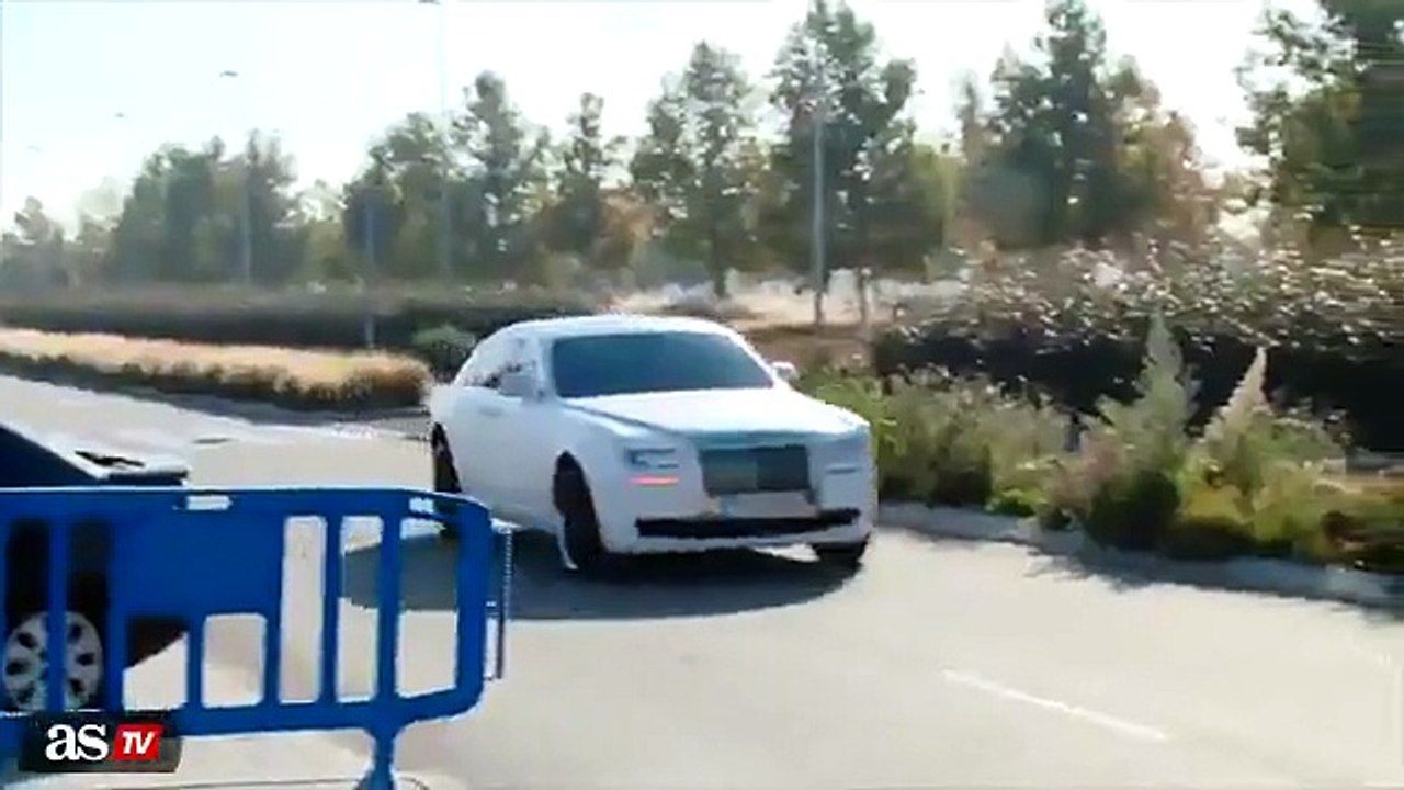 Cristiano Ronaldo en Rolls Royce y el show de un padre por una foto en la entrada a Valdebebas