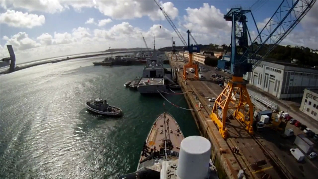 Primauguet: "timelapse" de l'entrée et de la sortie de bassin