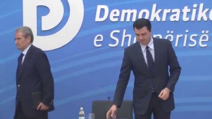 Report TV - Basha:Në dogana e tatime mungojnë 326 mln $, Rama gjeti 3 koka turku