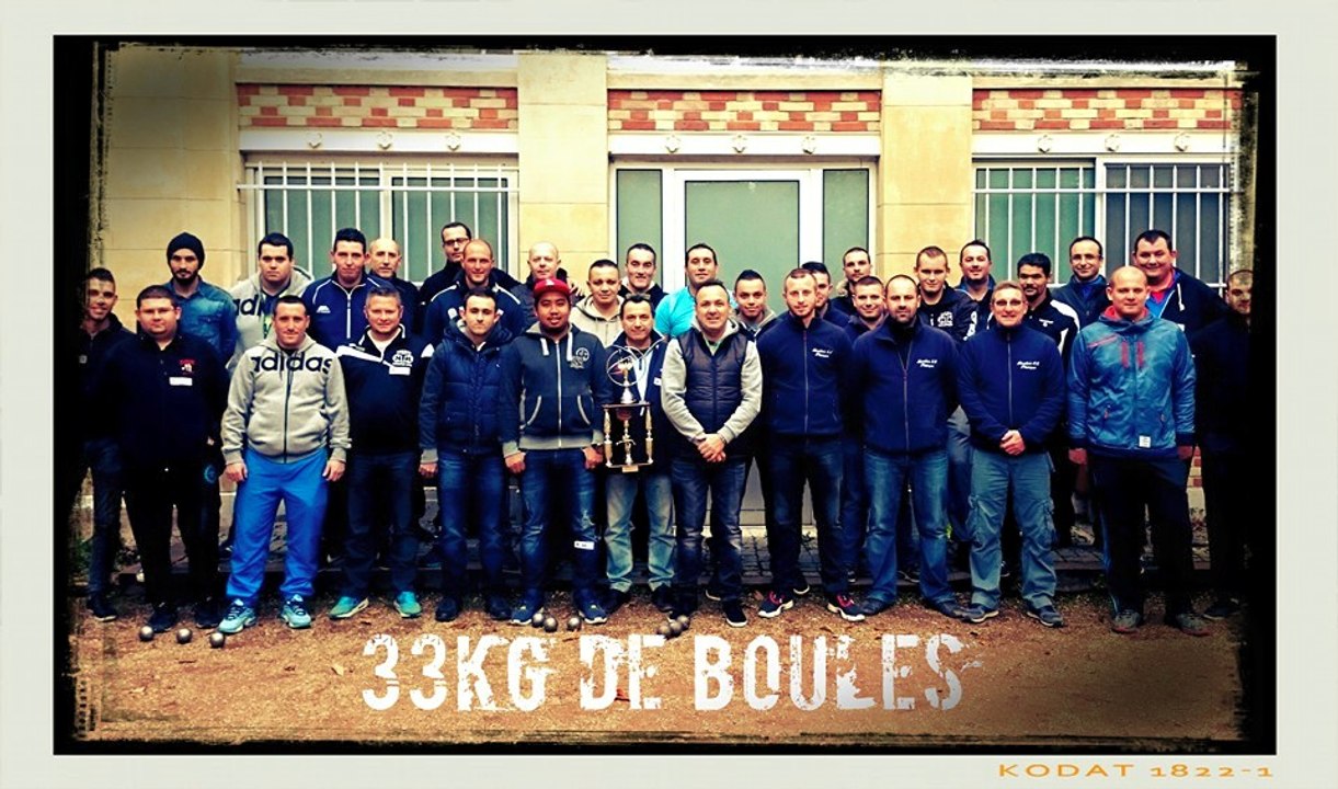 Pétanque "33 kg de boules ou comment faire un carreau"