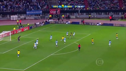 Argentina vs Brazil -  Amazing skill Willian