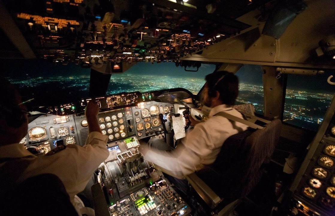 Boeing 747-400 - Красивая посадка. Вид из кабины