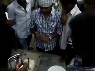 birthday me khud ko control rakhen