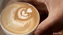 Cet artiste transforme un simple café en véritable oeuvre d'art !