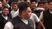 Haka détudiants de l’ancien lycée de Jonah Lomu