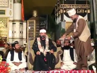 لا حول ولا قوة إلا بالله يرشقوا عليه في الفلوس تقول مادونا تغني