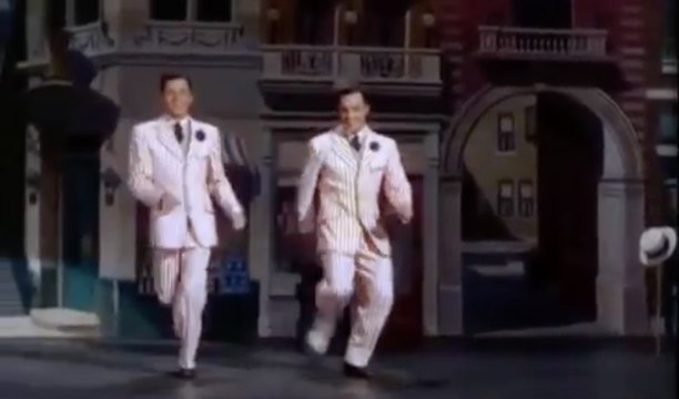 Il réalise un clip avec 66 scènes de vieux films sur Uptown Funk de Bruno Mars