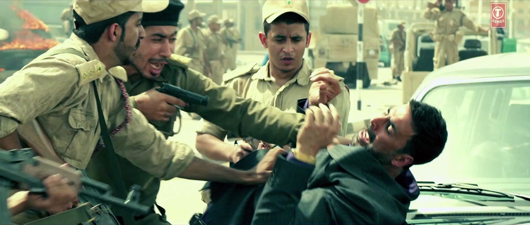Airlift Official Trailer HD - Akshay Kumar - Nimrat Kaur -