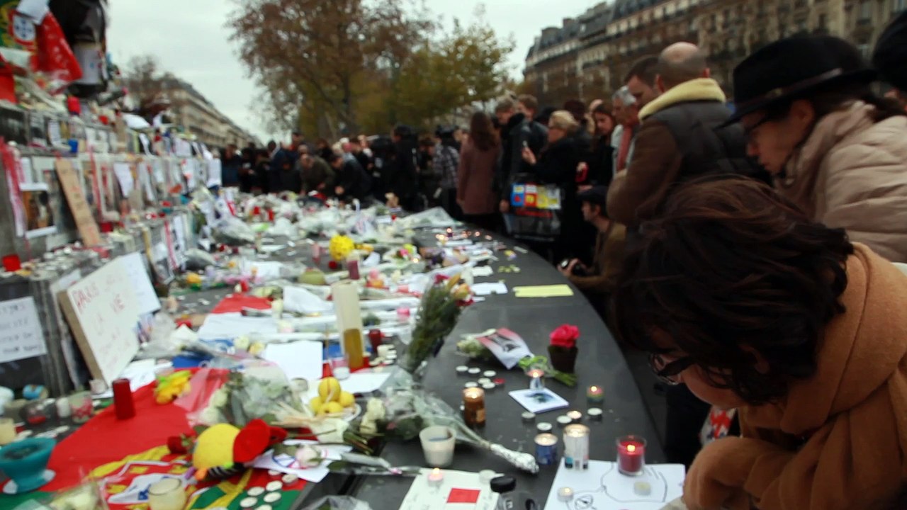 Deuil spontané des parisiens après les attentats