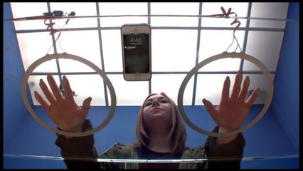 Ashton Kutcher pone a prueba tu adicción al teléfono móvil