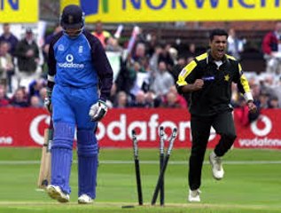 Waqar Younis 7 wickets against England- His best bowling figures