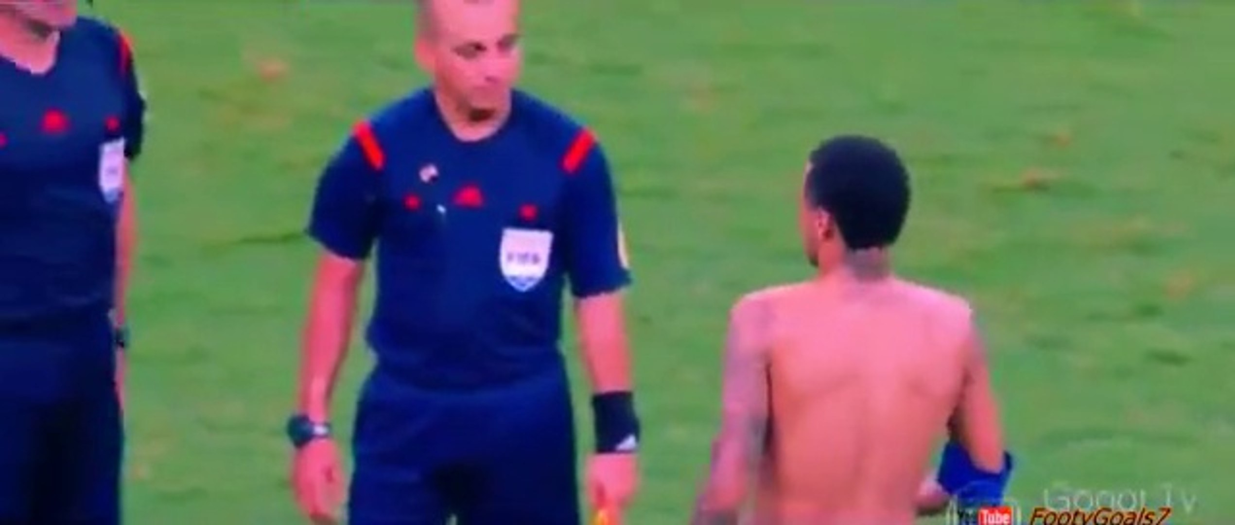 ⁣Referee refuses Neymar's shirt - Brazil vs Peru (Full Video) 2015