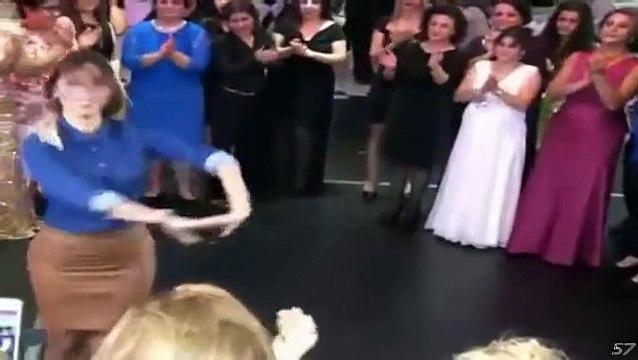 Обалденный танец на свадьбе, девушка просто в УДАРЕ)) wedding super dance