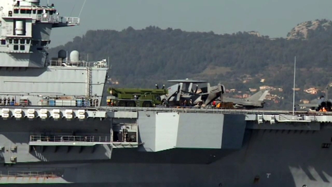 Französischer flugzeugträger zu anti-is-einsatz gestartet