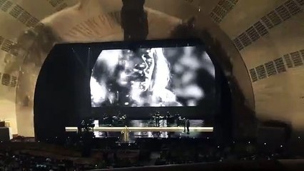 Adele estrena 'Water under a bridge' durante un concierto