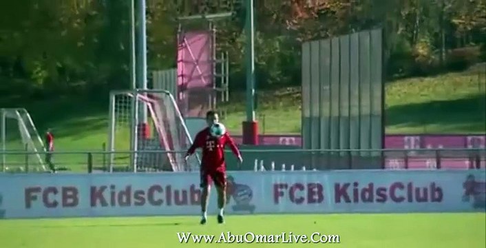 Douglas Costa, Thiago and Rafinha pull off unbelievable long passing tricks in training