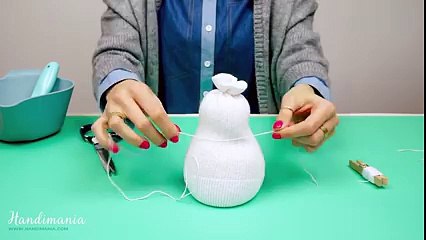HOW TO CREATE A DECORATION PIECE THROUGH SOCKS.‬
