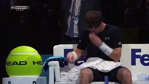 Andy Murray se coupe les cheveux en plein match contre Nadal